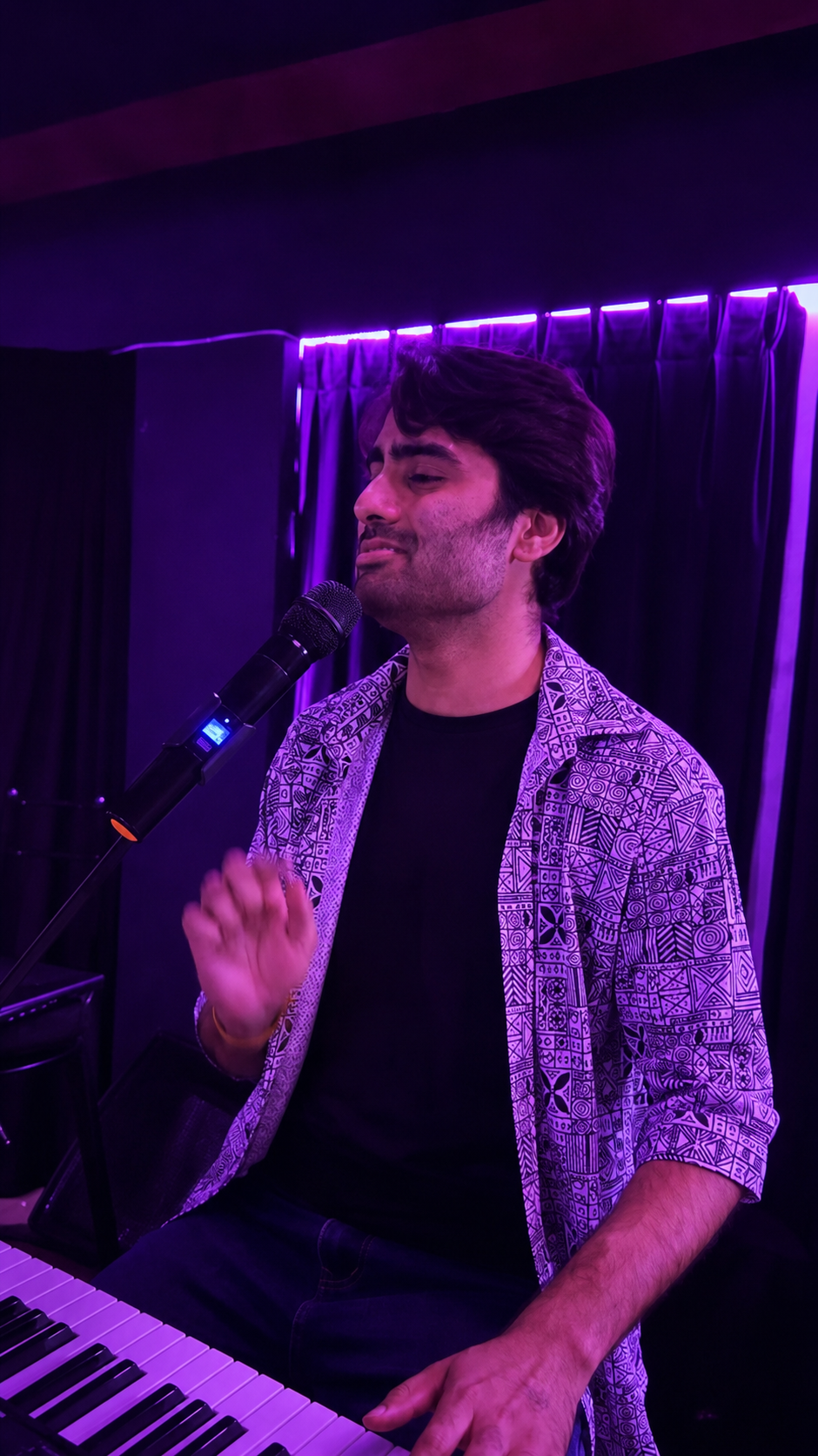 Teri Aankhen